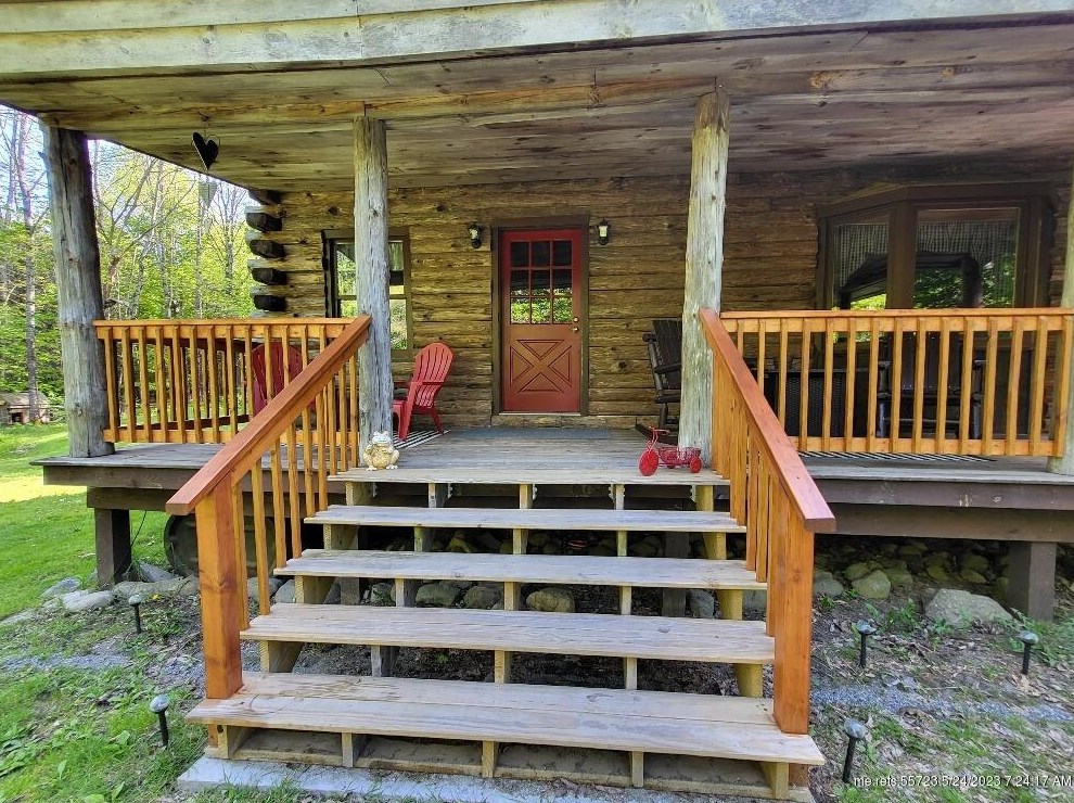 254 Chicken St, Starks, ME 04911