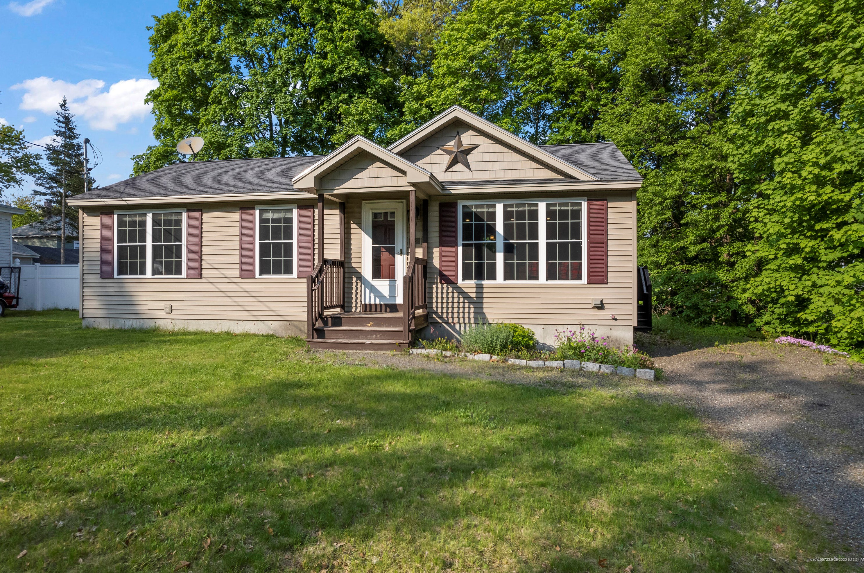 12 Freemont St, Sanford, ME 04073