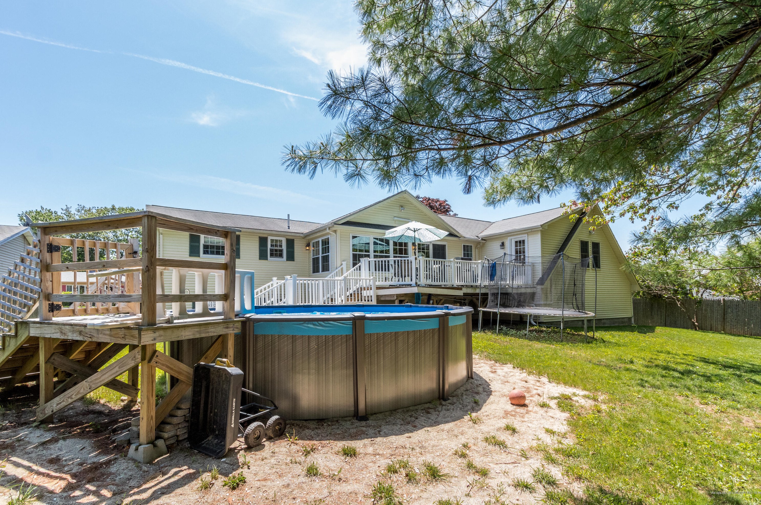 63 Primrose Ln, Portland ME  04103-1615 exterior