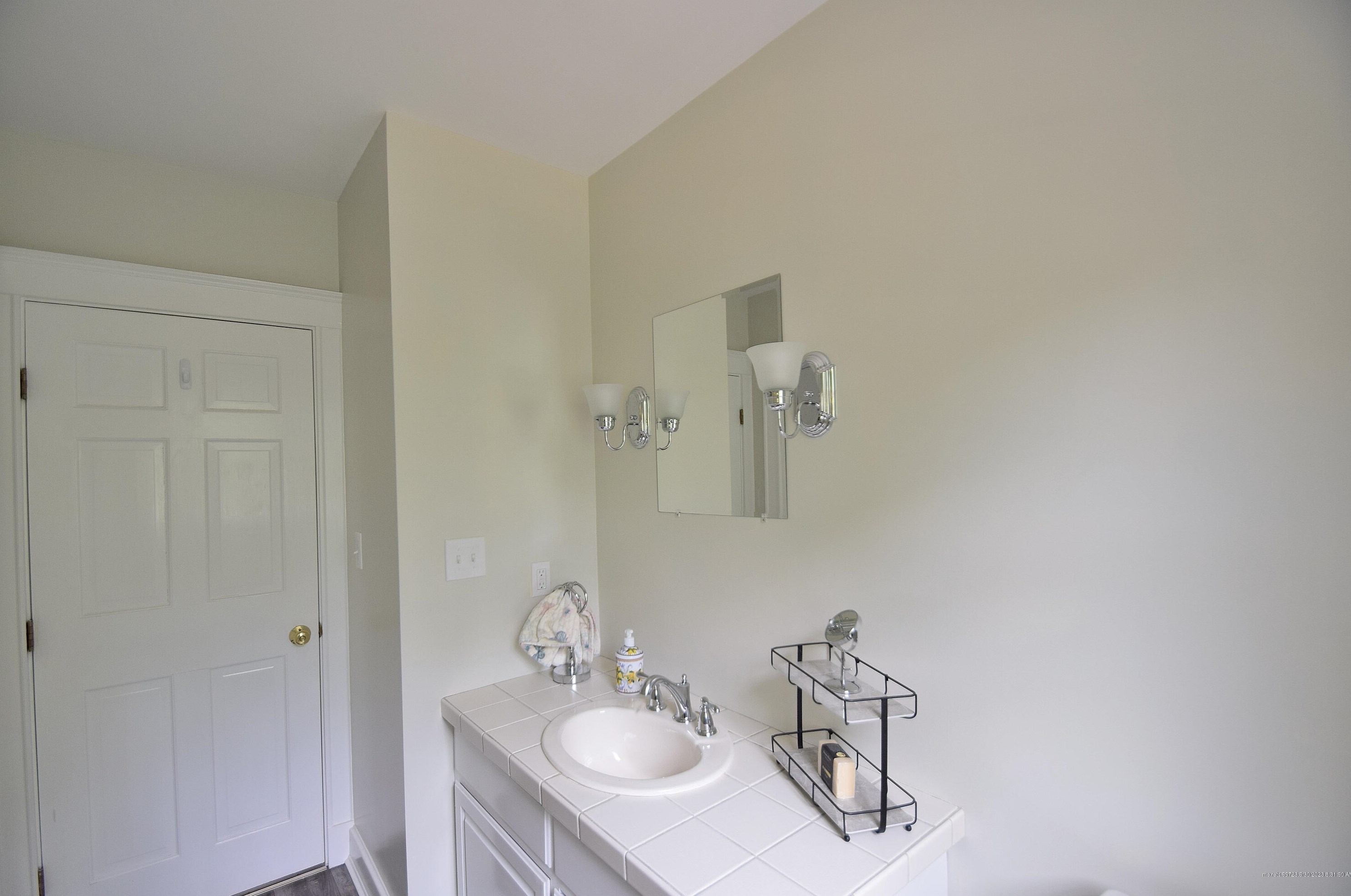 4 Victoria Ln, Portland ME  04105-2541 exterior