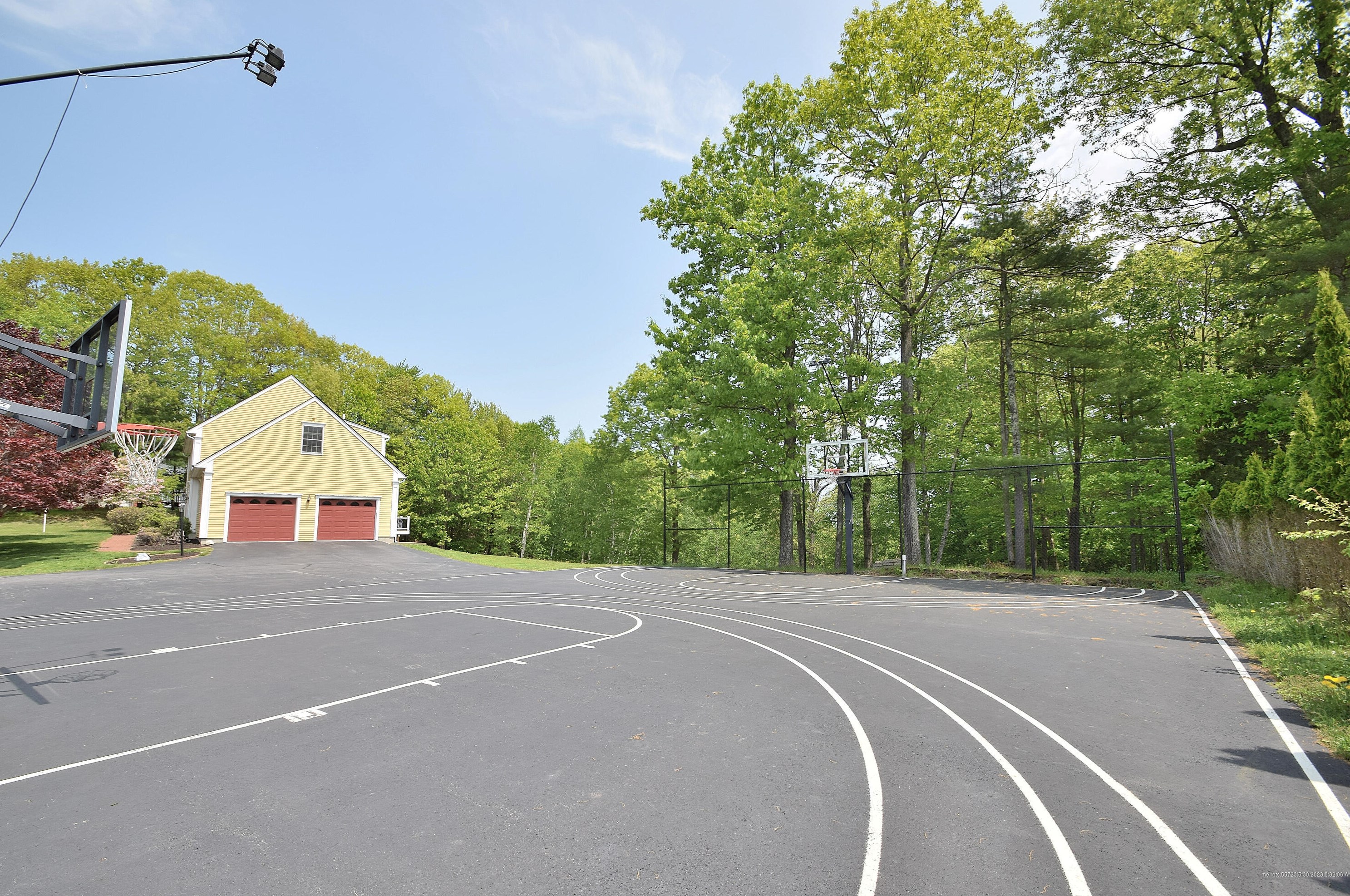 4 Victoria Ln, Portland ME  04105-2541 exterior