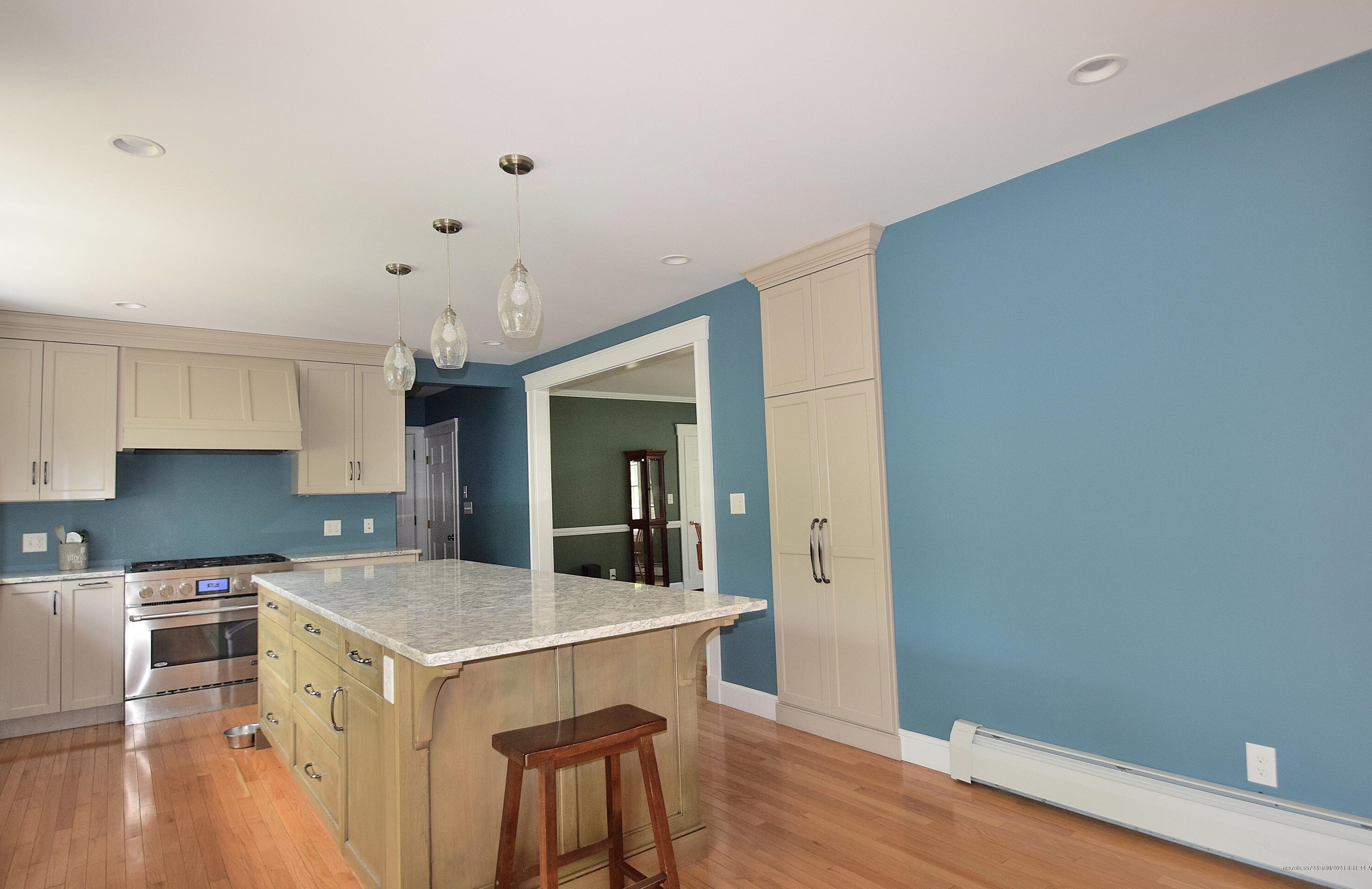 4 Victoria Ln, Portland ME  04105-2541 exterior