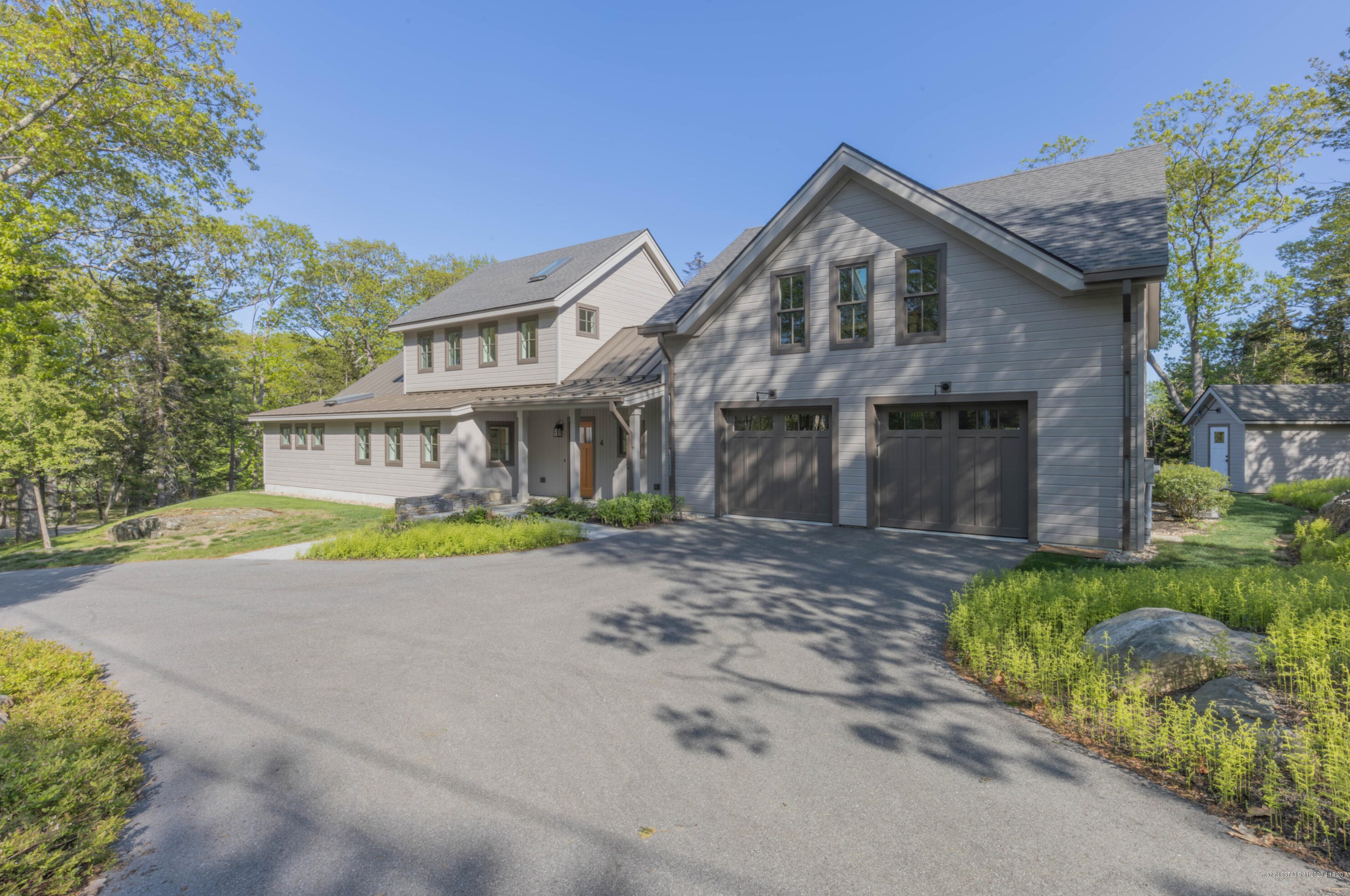 4 Woods Knoll Dr, Portland, ME 04107-2626