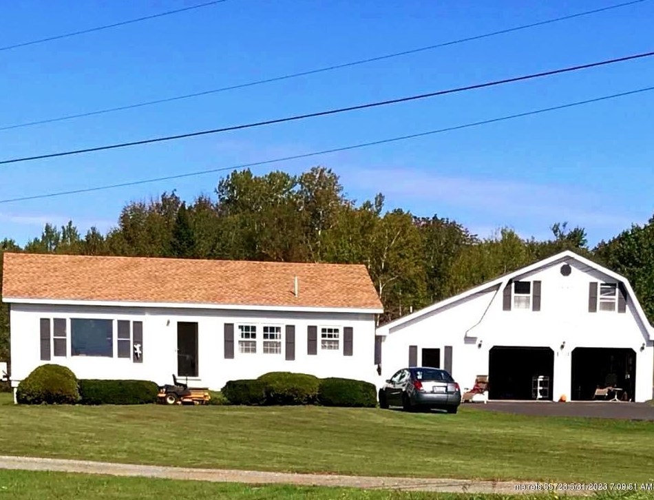 101 Exeter Rd, Corinth, ME 04427