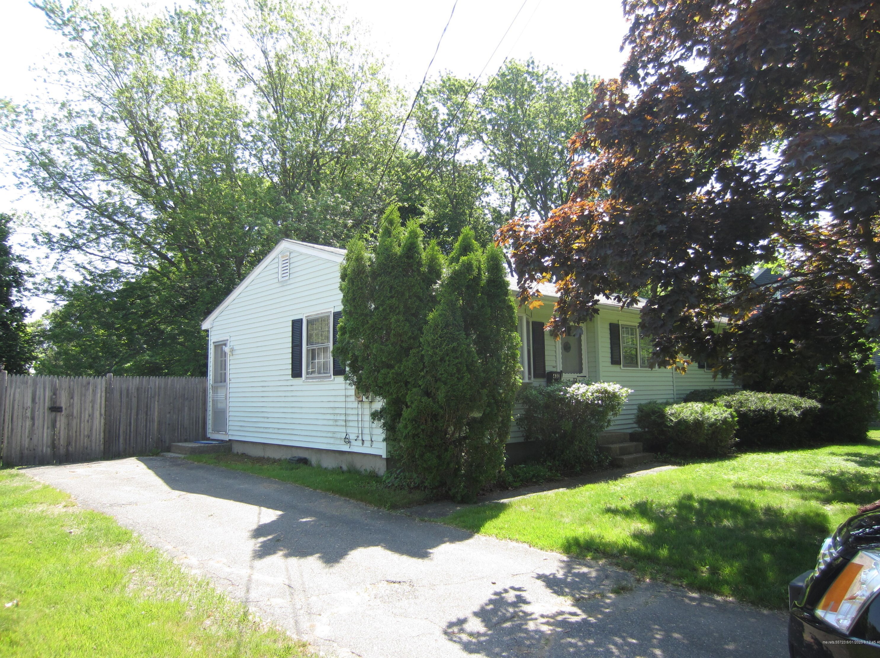 422 Main St, Eliot ME 03903-2276 exterior