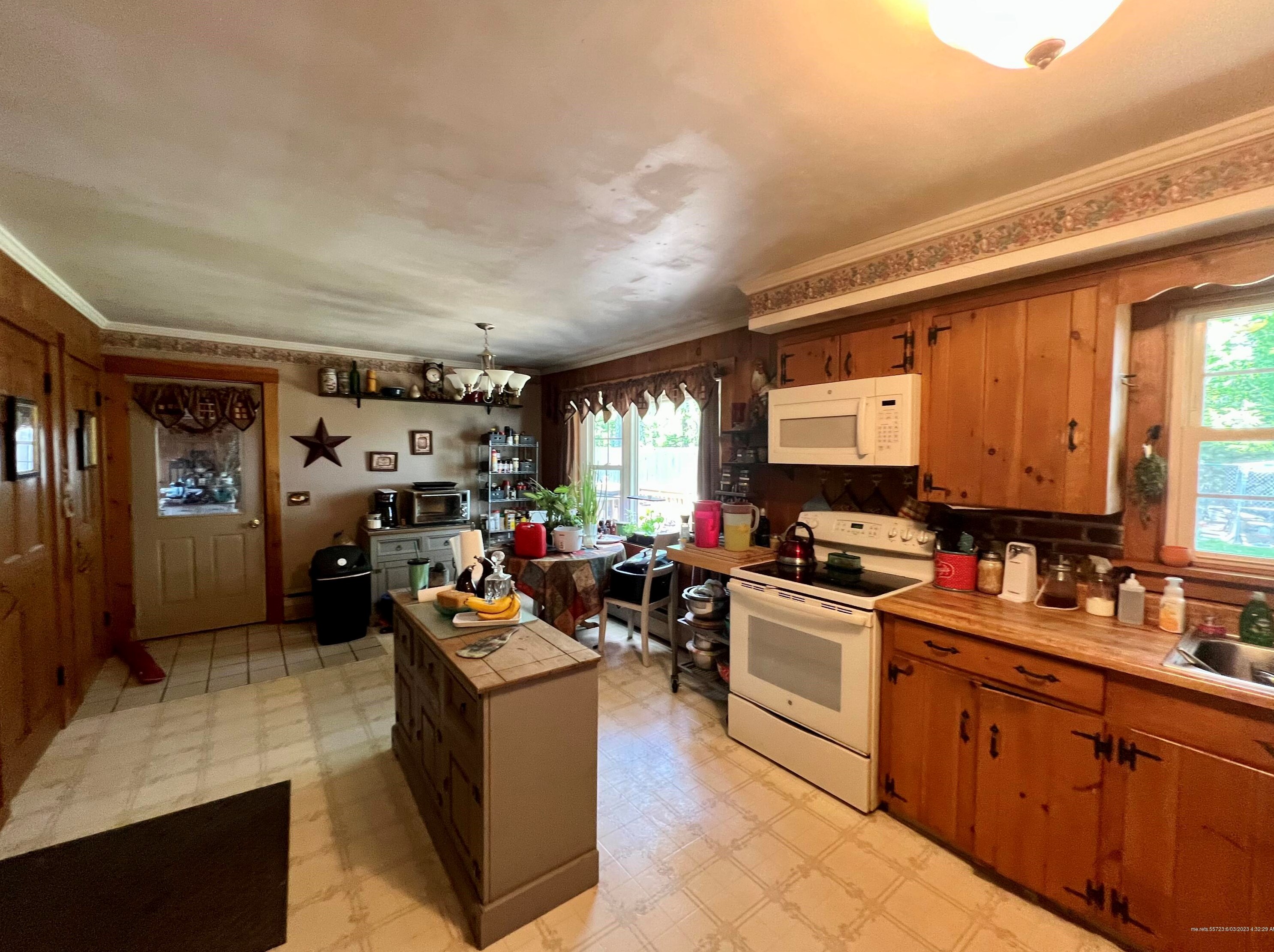13 Pleasant St, Millinocket, ME 04462