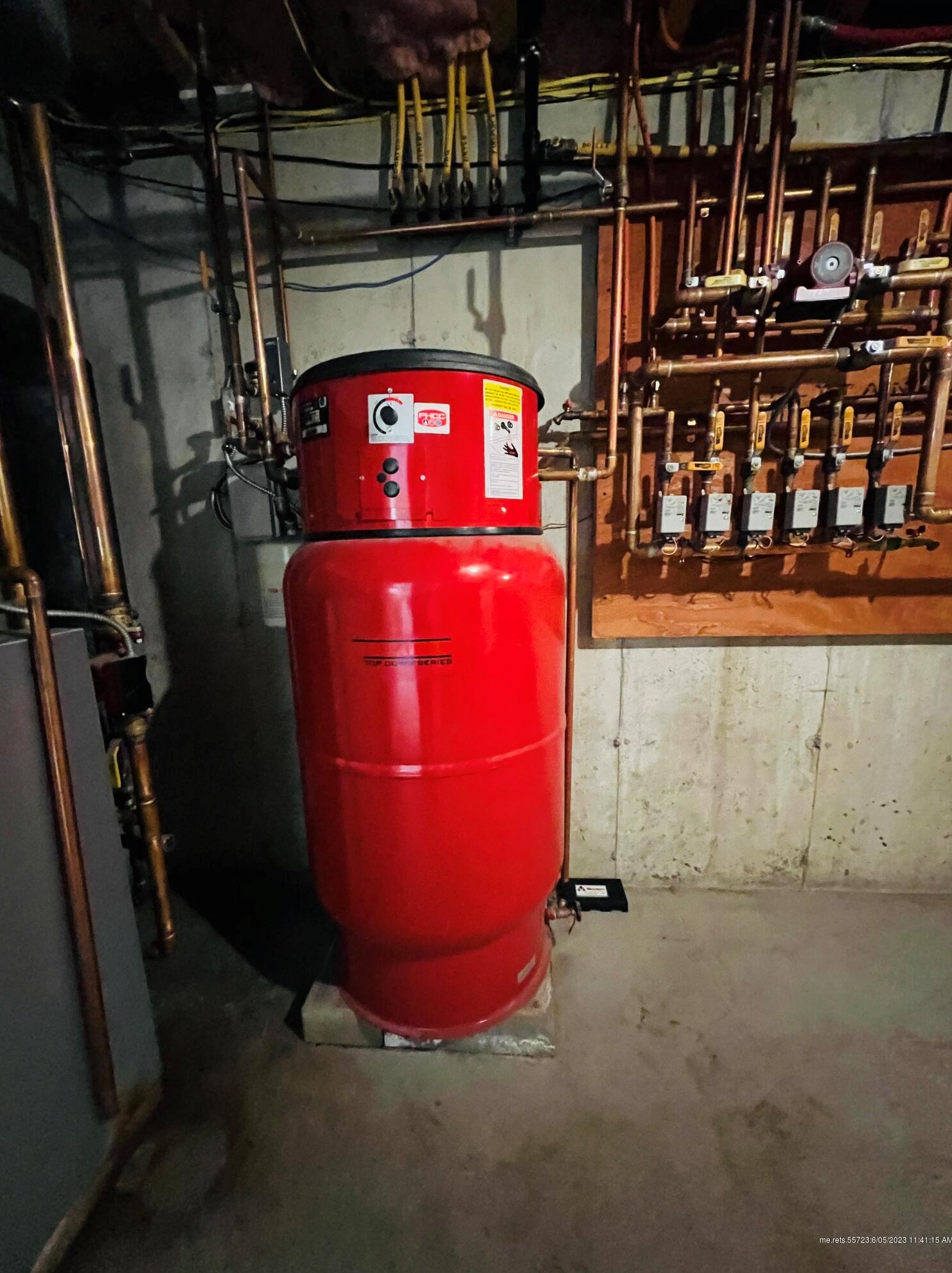 54 Constitution Ave, Newburgh ME 04444-1331 exterior