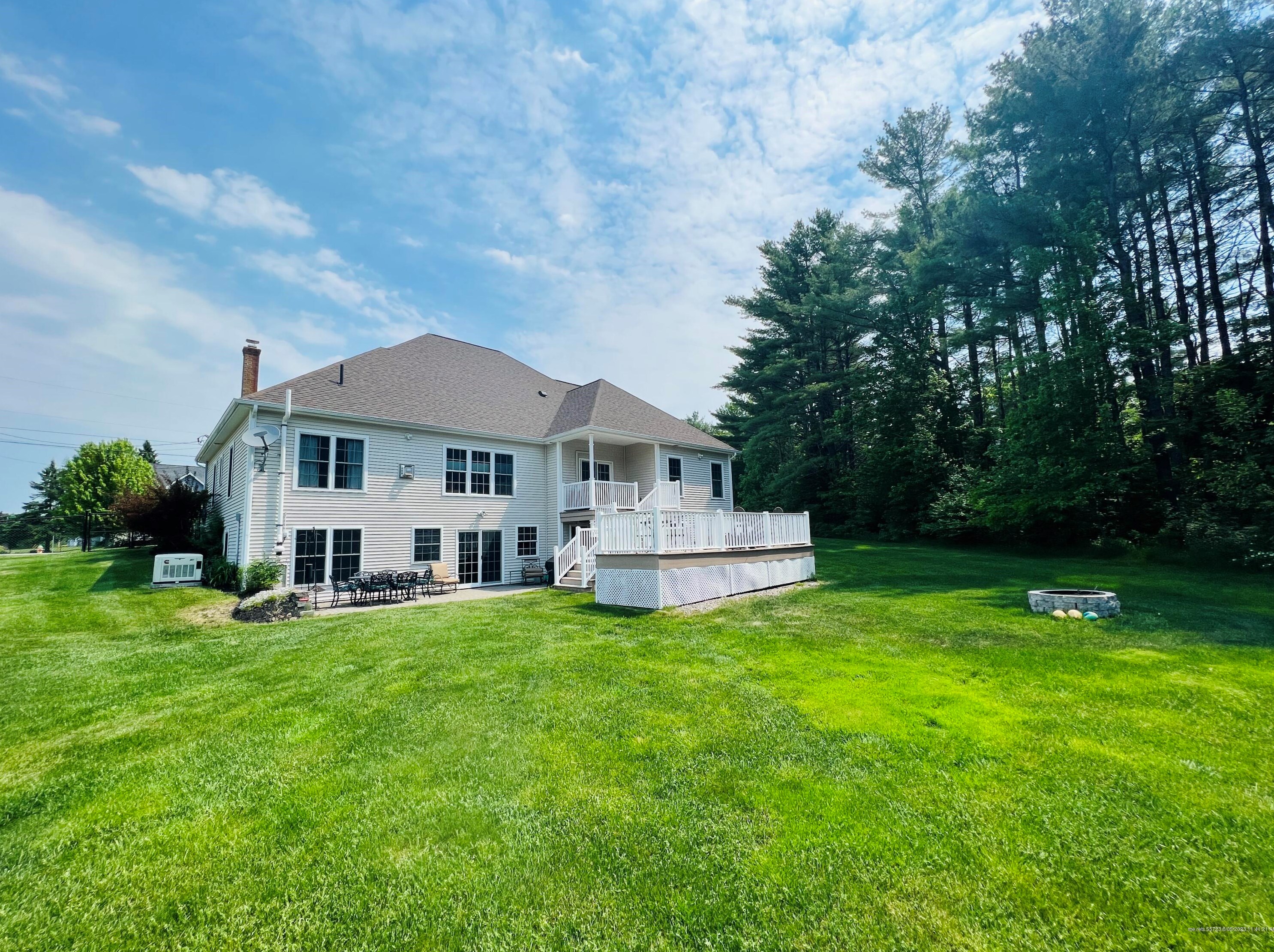 54 Constitution Ave, Newburgh ME 04444-1331 exterior