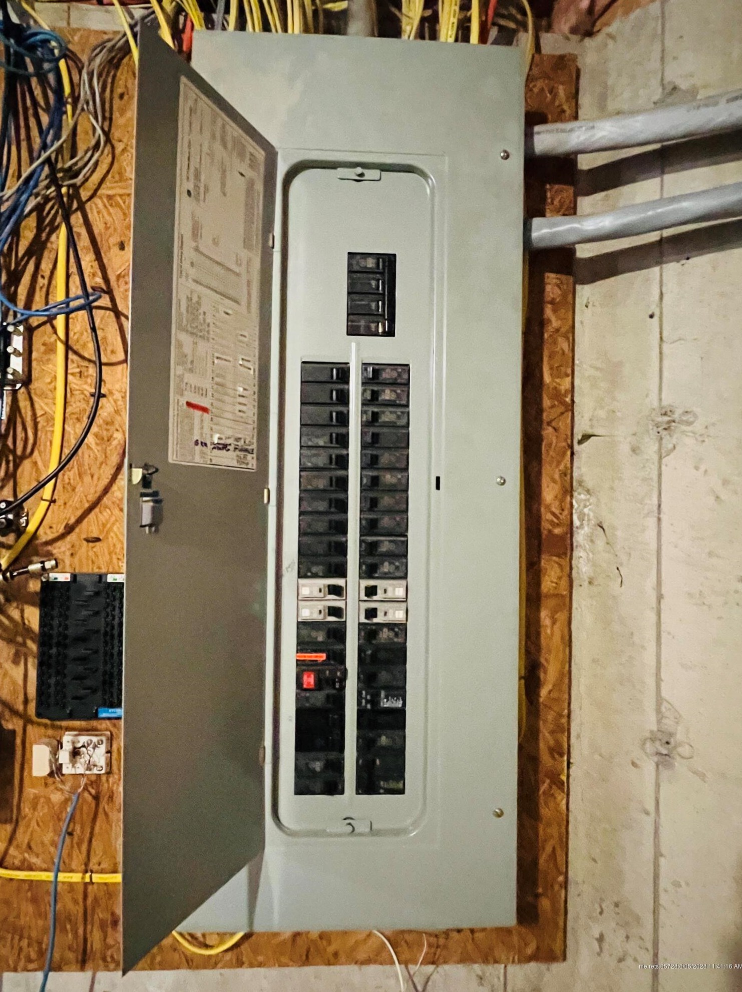 54 Constitution Ave, Newburgh ME 04444-1331 exterior