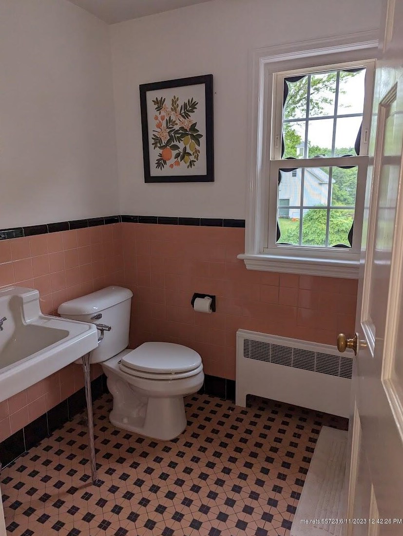 832 Main St, Sebec ME  04426-1335 exterior