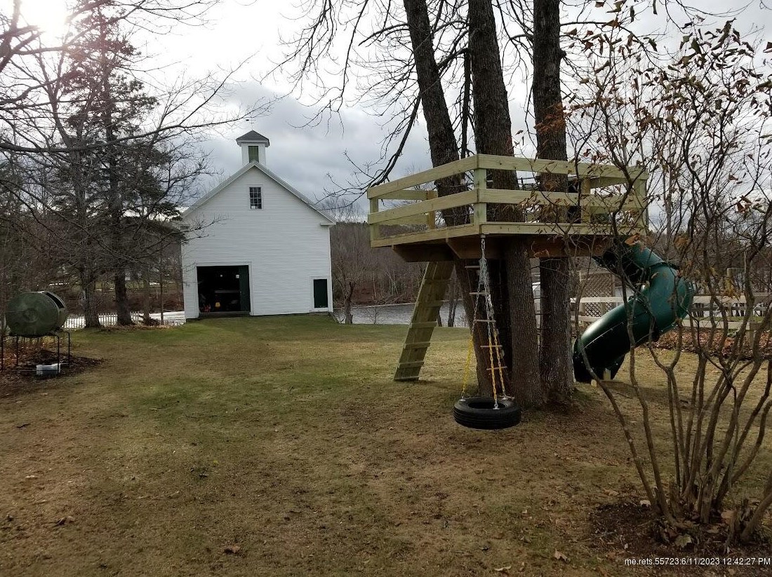 832 Main St, Sebec ME  04426-1335 exterior