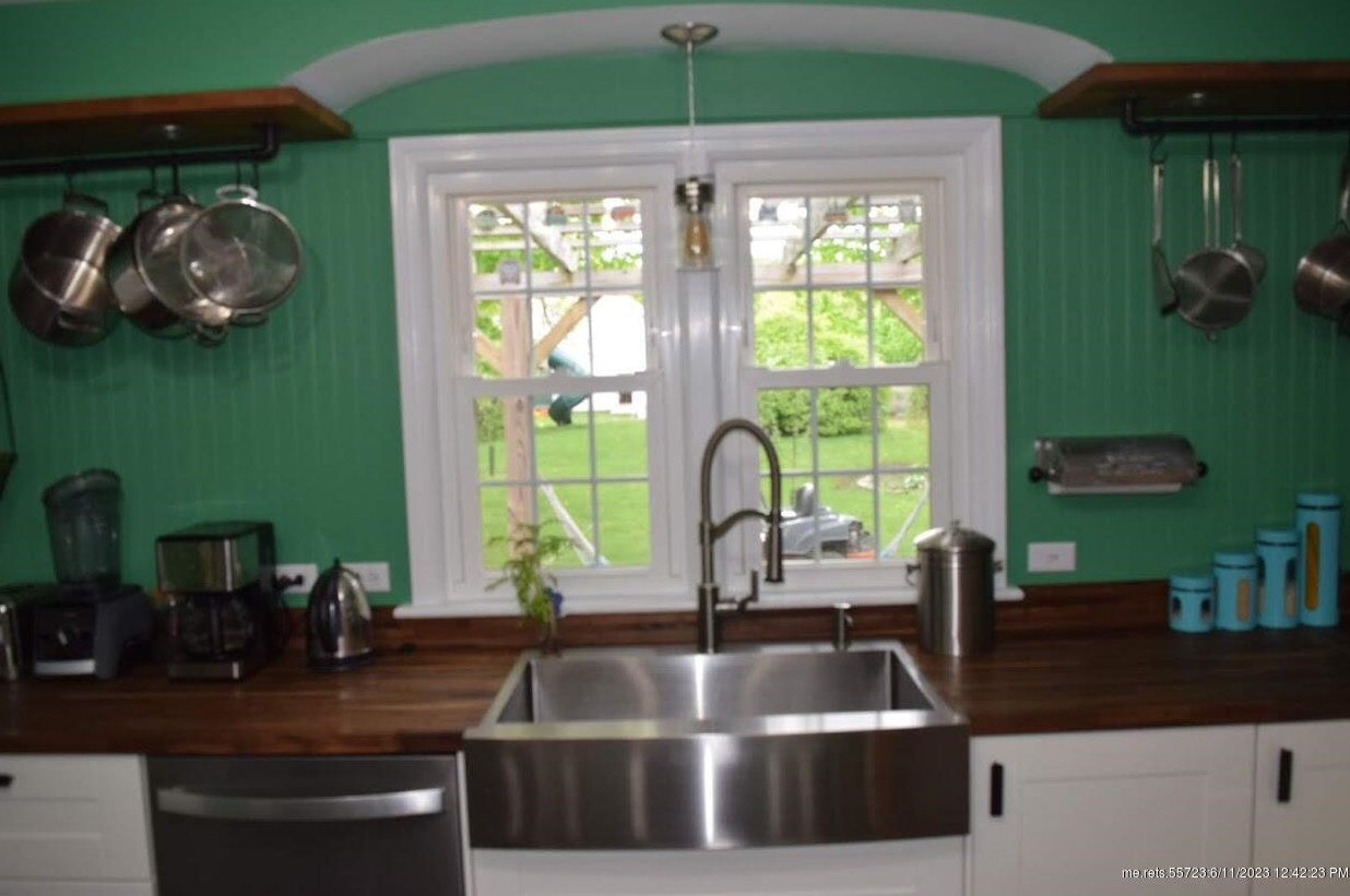 832 Main St, Sebec ME  04426-1335 exterior