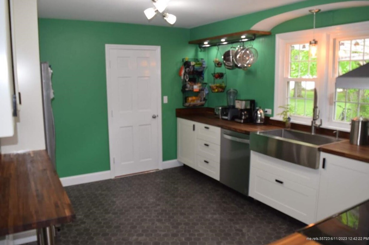 832 Main St, Sebec ME  04426-1335 exterior