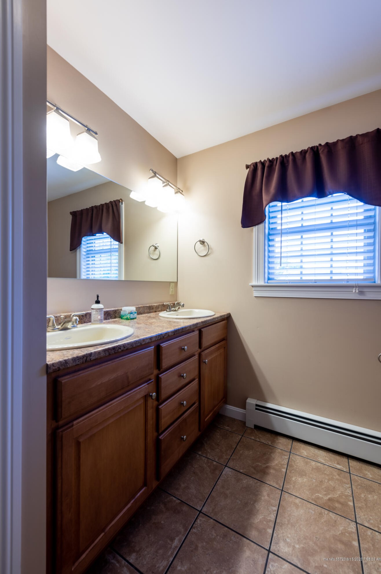 25 Constitution Ave, Newburgh ME 04444-1331 exterior