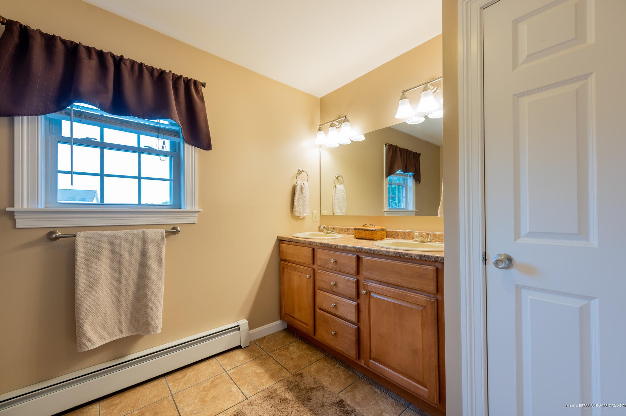 25 Constitution Ave, Newburgh ME 04444-1331 exterior