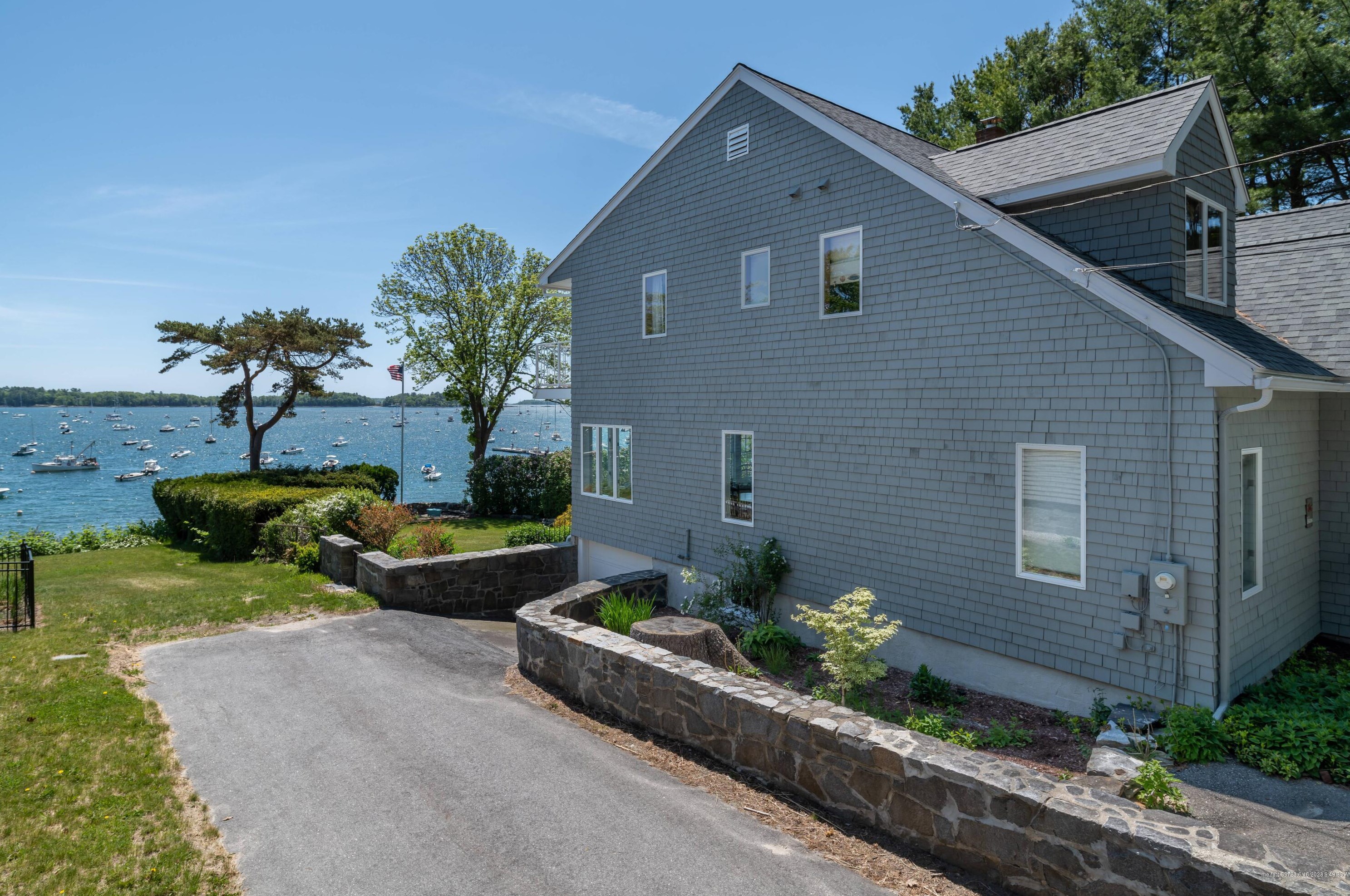 11 Maiden Ln, Falmouth, ME 04105 exterior