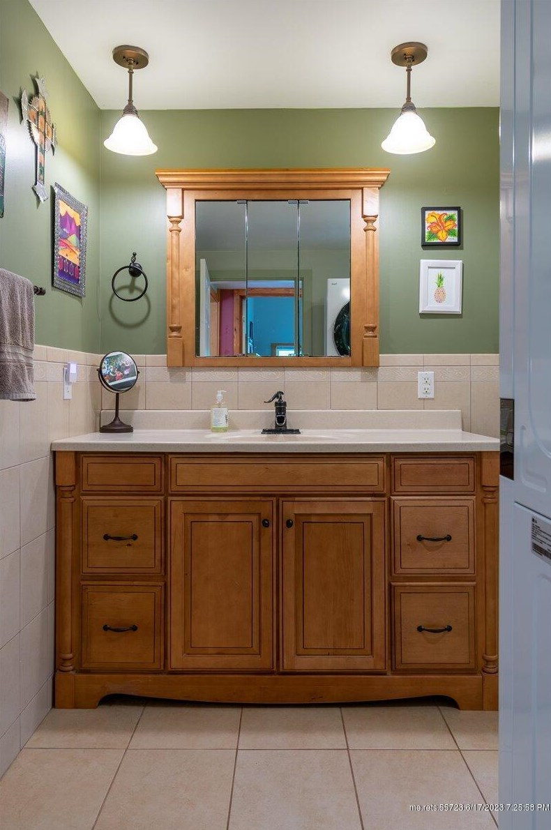 1011 Biscay Rd, Bremen ME 04551-3124 exterior