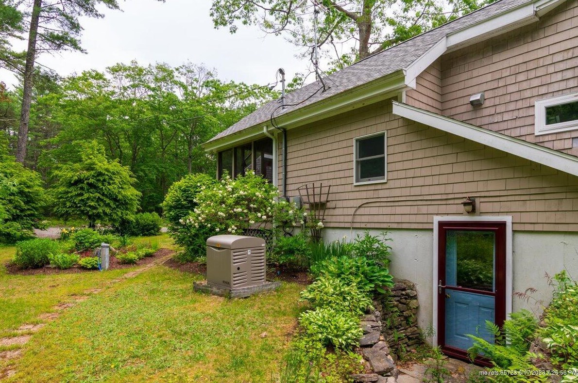 1011 Biscay Rd, Bremen ME 04551-3124 exterior