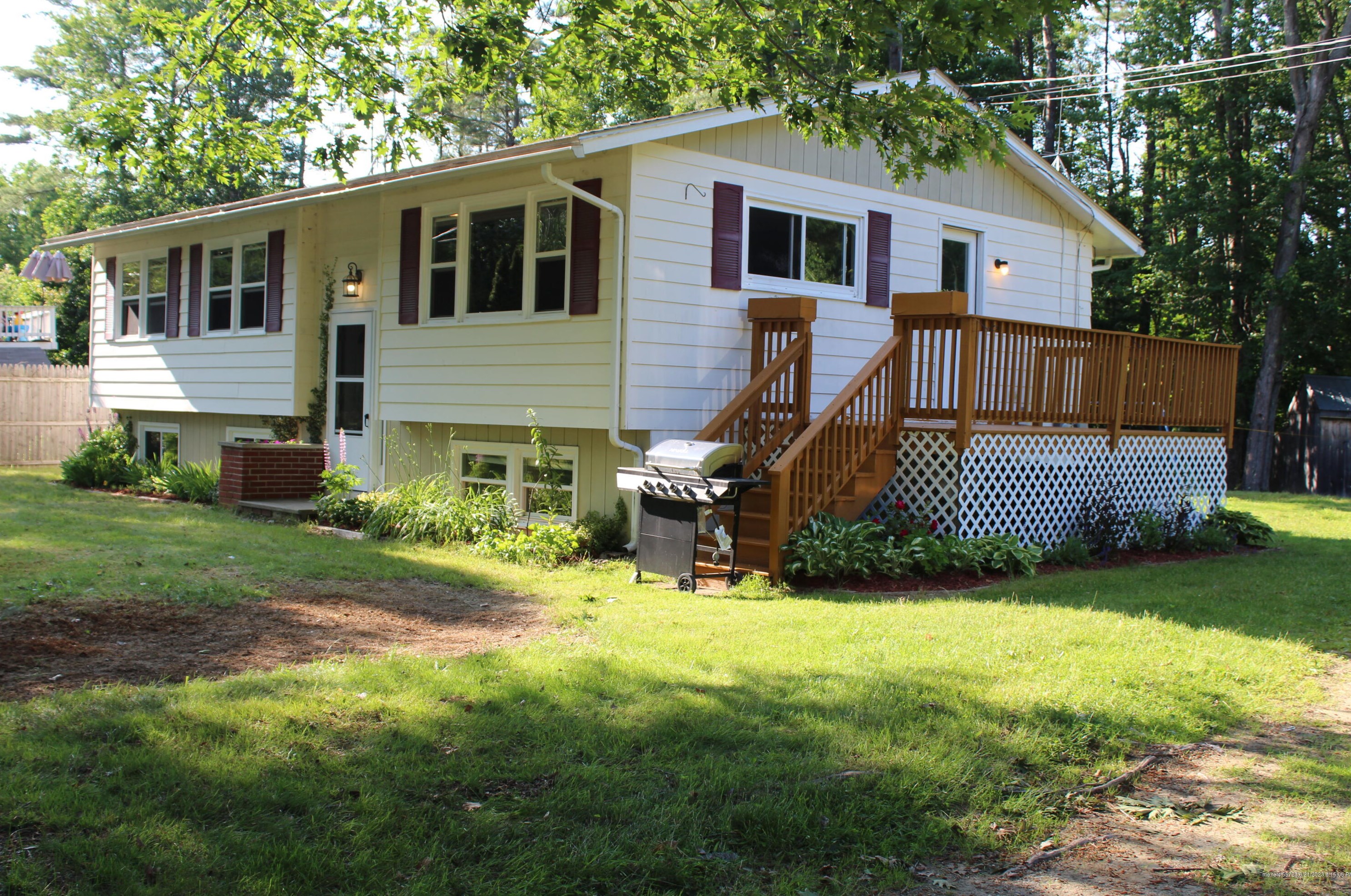 10 Frederick St, Lisbon, ME 04250