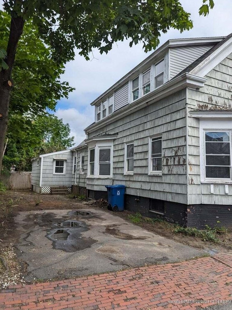 9 Russell St, Portland, ME 04102-3108