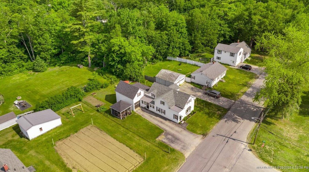28 Pleasant St, Lisbon, ME 04252
