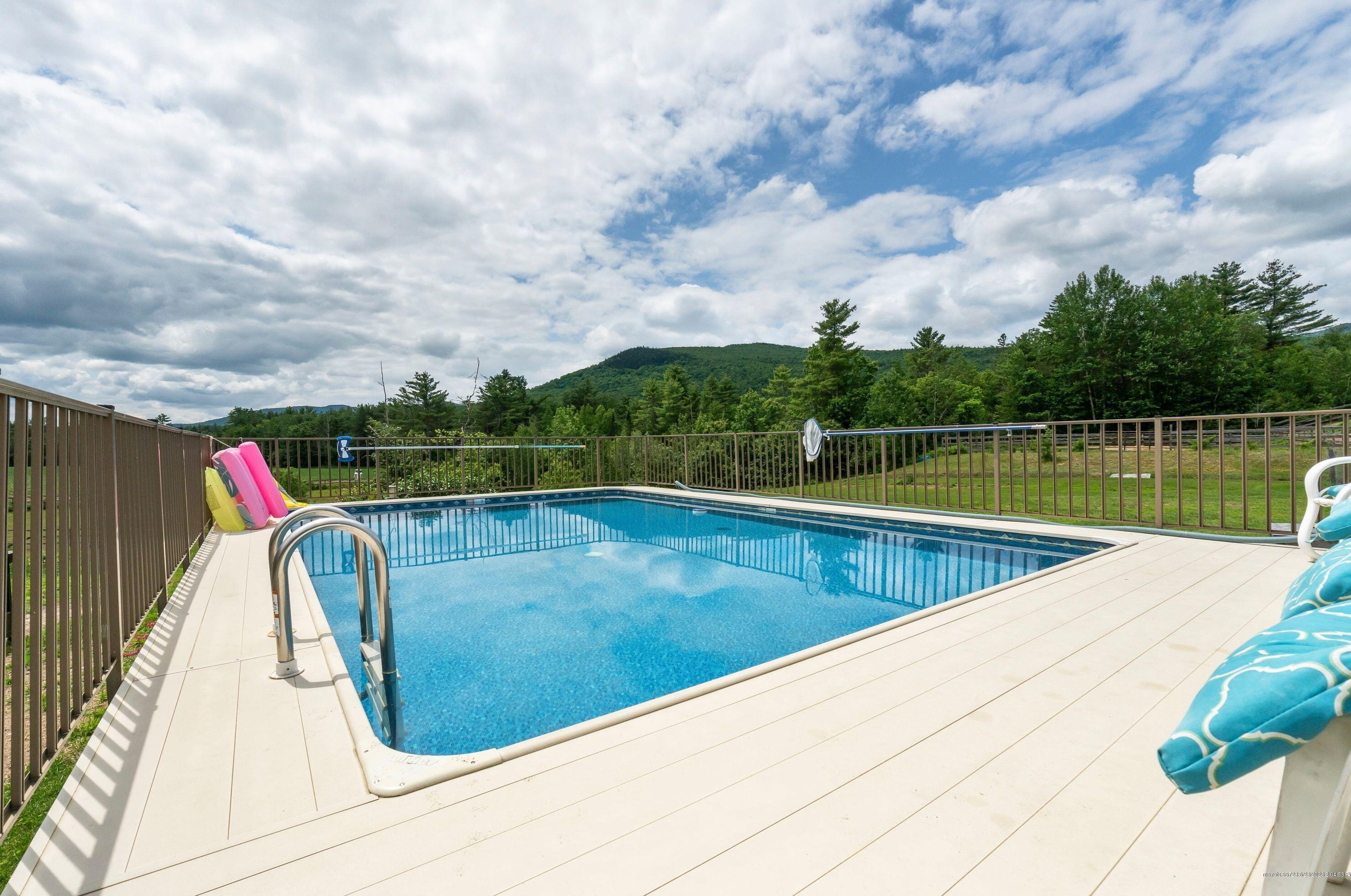 548 Main St, Andover ME  04216-6429 exterior