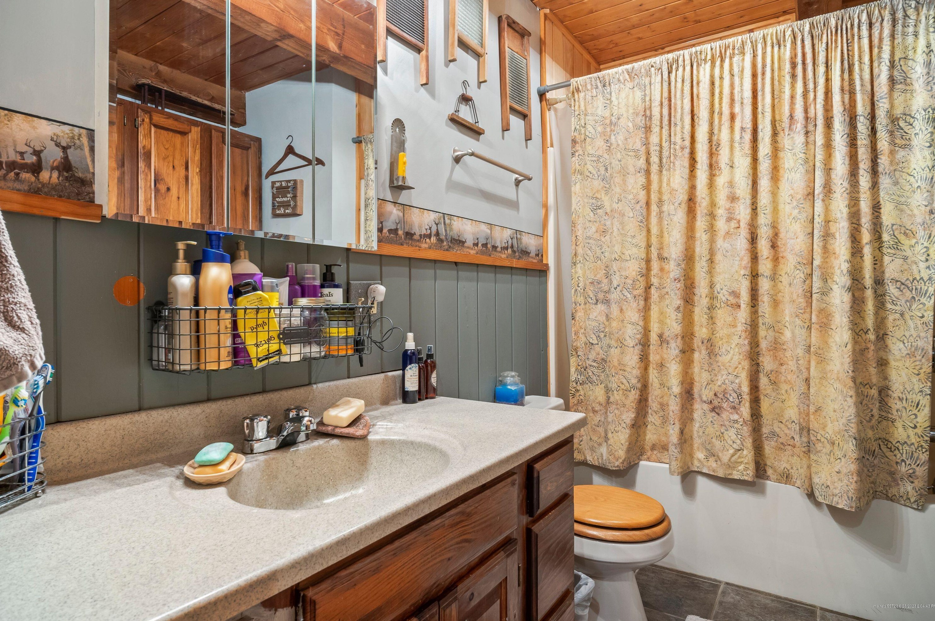 548 Main St, Andover ME  04216-6429 exterior