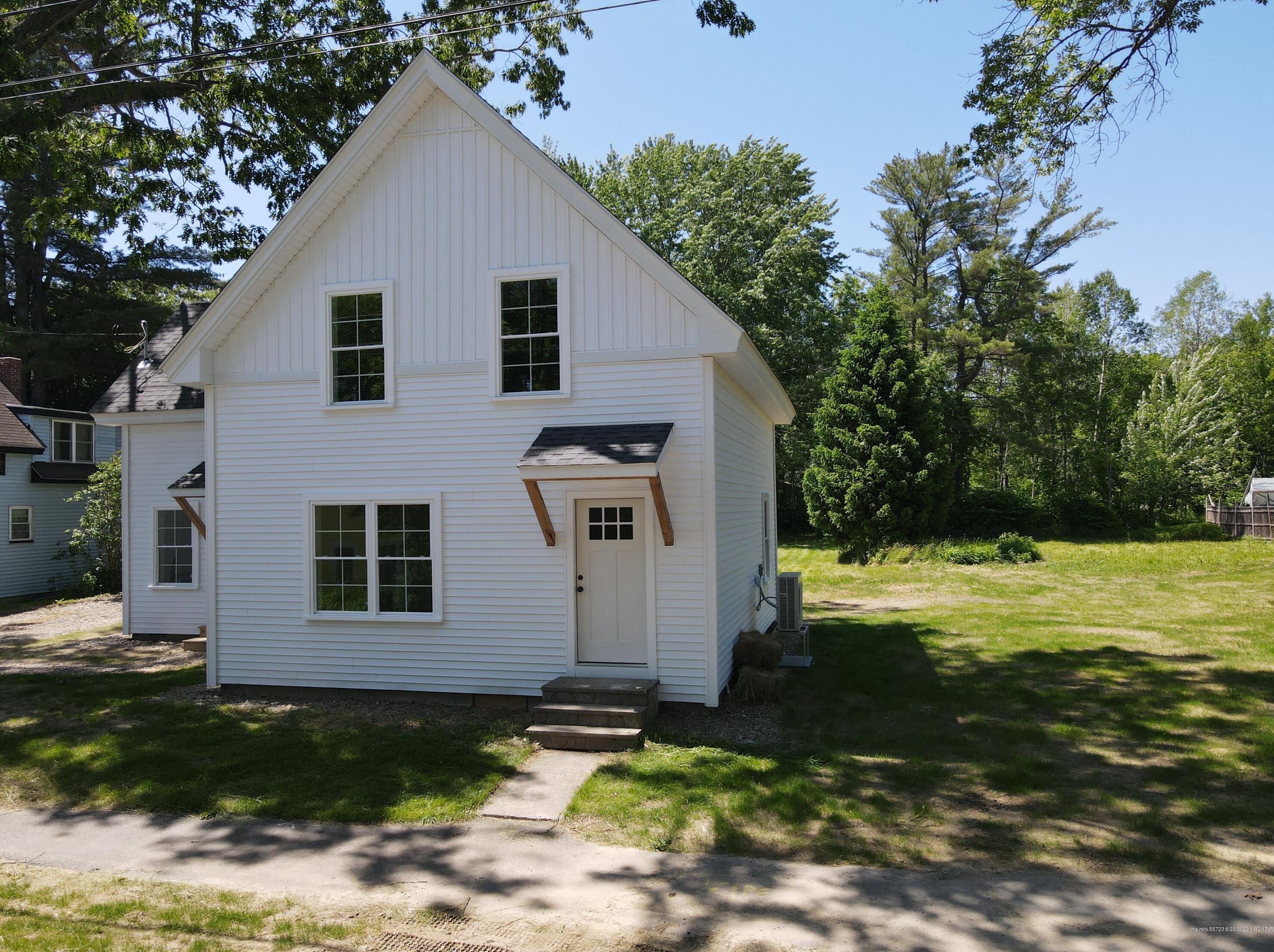 42 Hillside Rd, Orono, ME 04473
