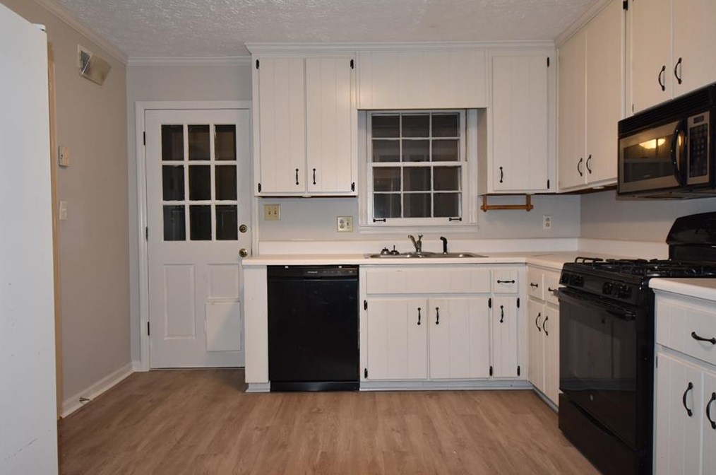 1848 Poinsetta Dr, Acworth, GA 30102-1258