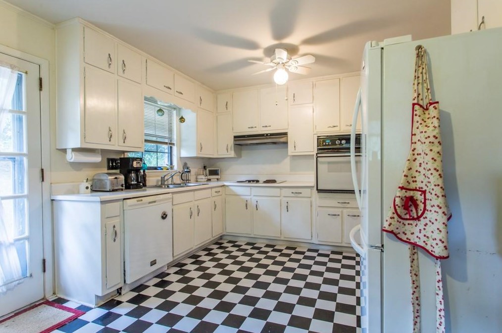 1566 Moncrief Cir, Decatur GA  30033-1617 exterior