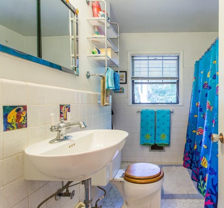 1566 Moncrief Cir, Decatur GA  30033-1617 exterior