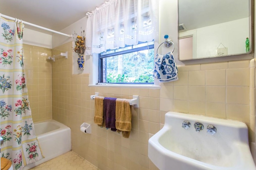 1566 Moncrief Cir, Decatur GA  30033-1617 exterior