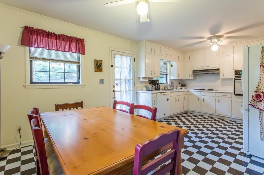 1566 Moncrief Cir, Decatur GA  30033-1617 exterior