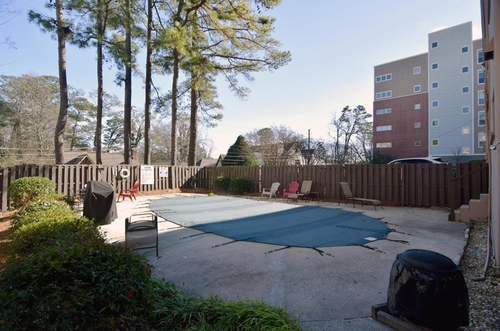 395 Pharr Rd, Atlanta GA  30305-2349 exterior