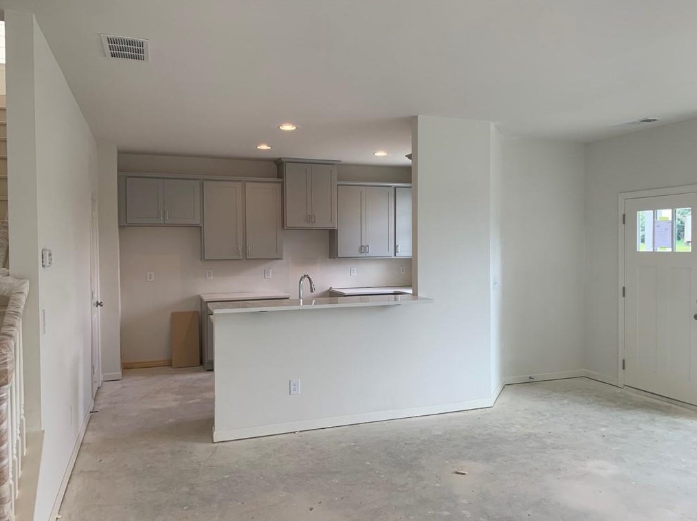 838 Regal Ln, Atlanta GA 30331-8633 exterior