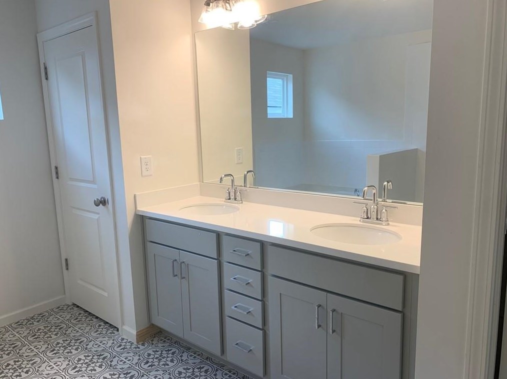 838 Regal Ln, Atlanta GA 30331-8633 exterior