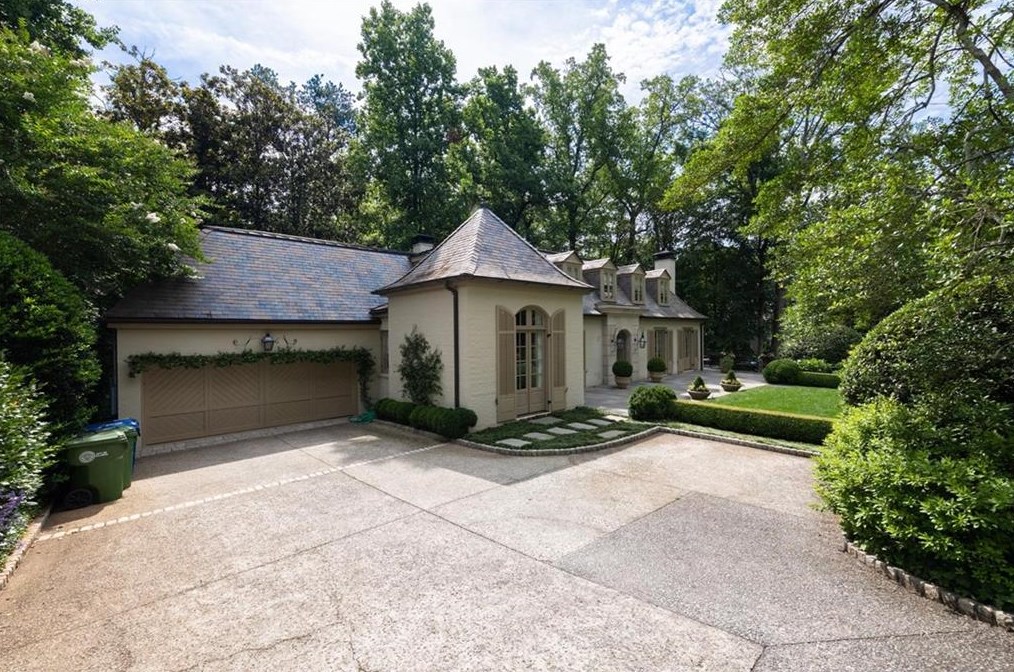 2841 Vernon Rd, Atlanta GA  30305-2934 exterior