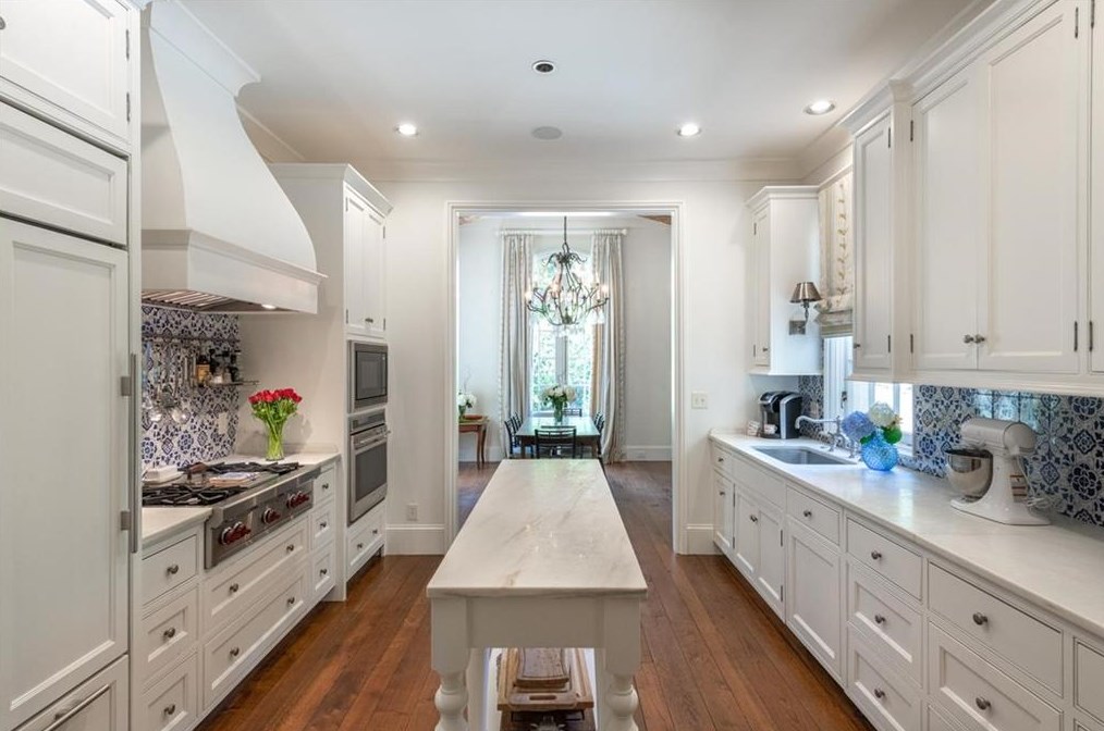 2841 Vernon Rd, Atlanta GA  30305-2934 exterior