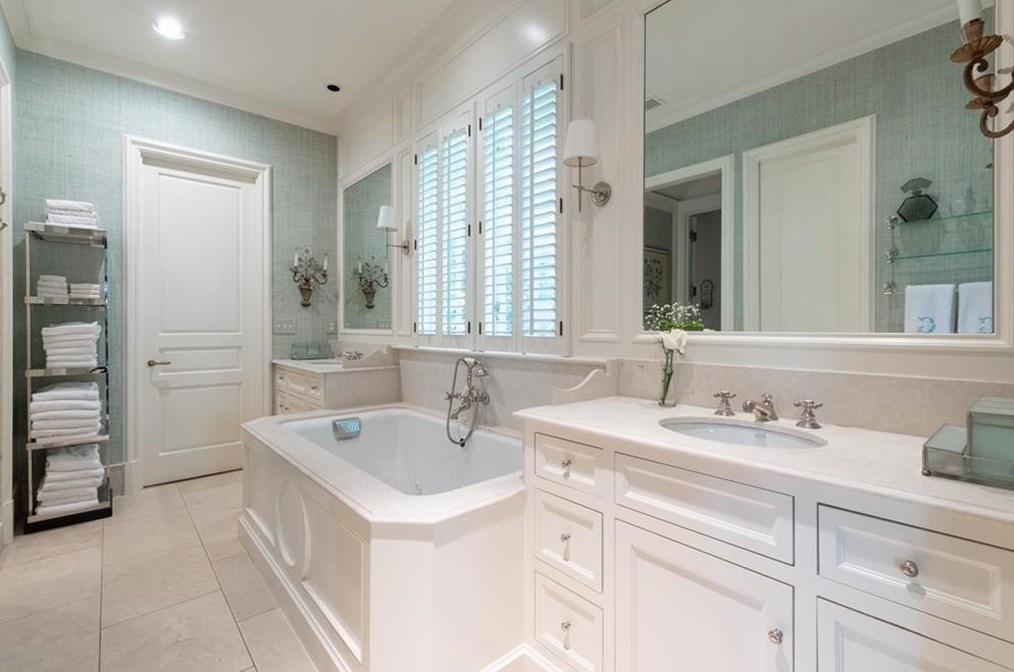 2841 Vernon Rd, Atlanta GA  30305-2934 exterior