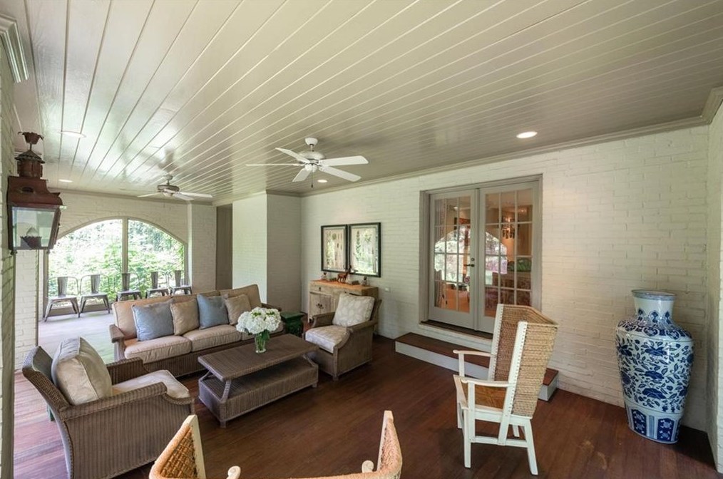 2841 Vernon Rd, Atlanta GA  30305-2934 exterior