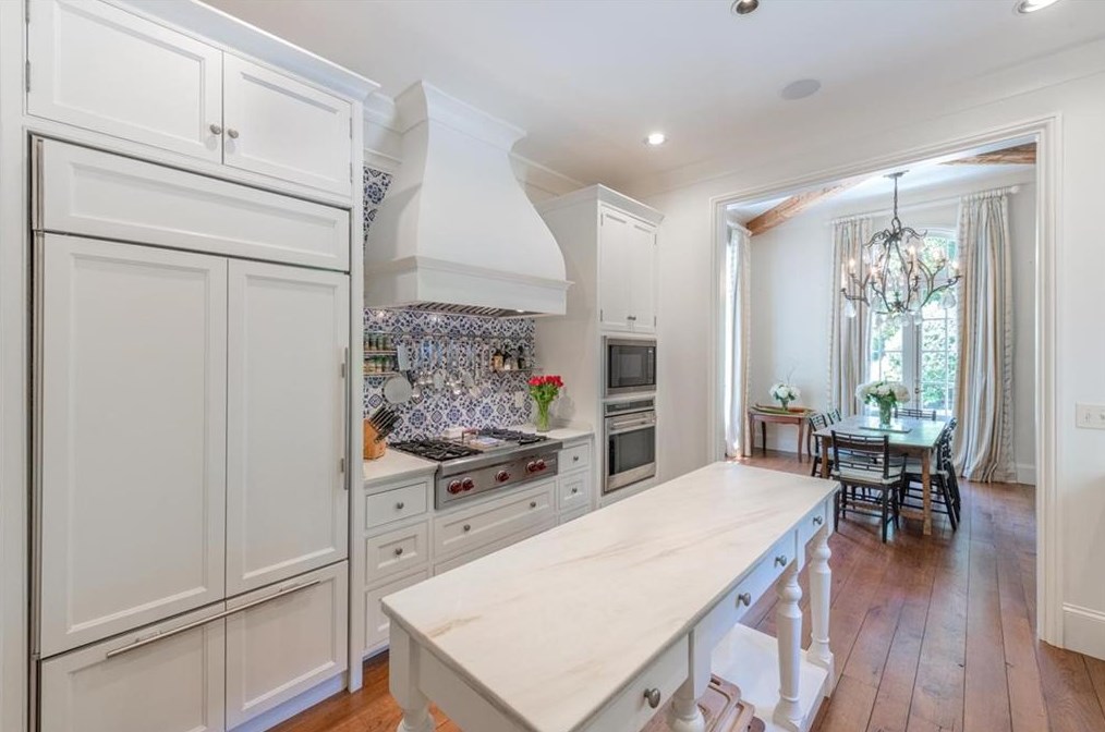 2841 Vernon Rd, Atlanta GA  30305-2934 exterior