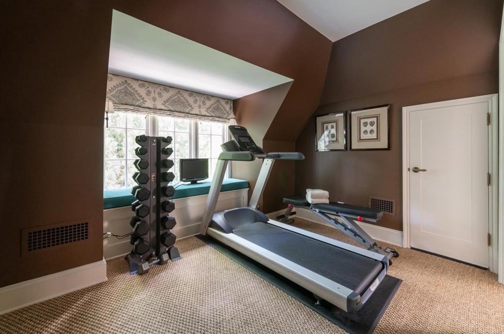 2841 Vernon Rd, Atlanta GA  30305-2934 exterior