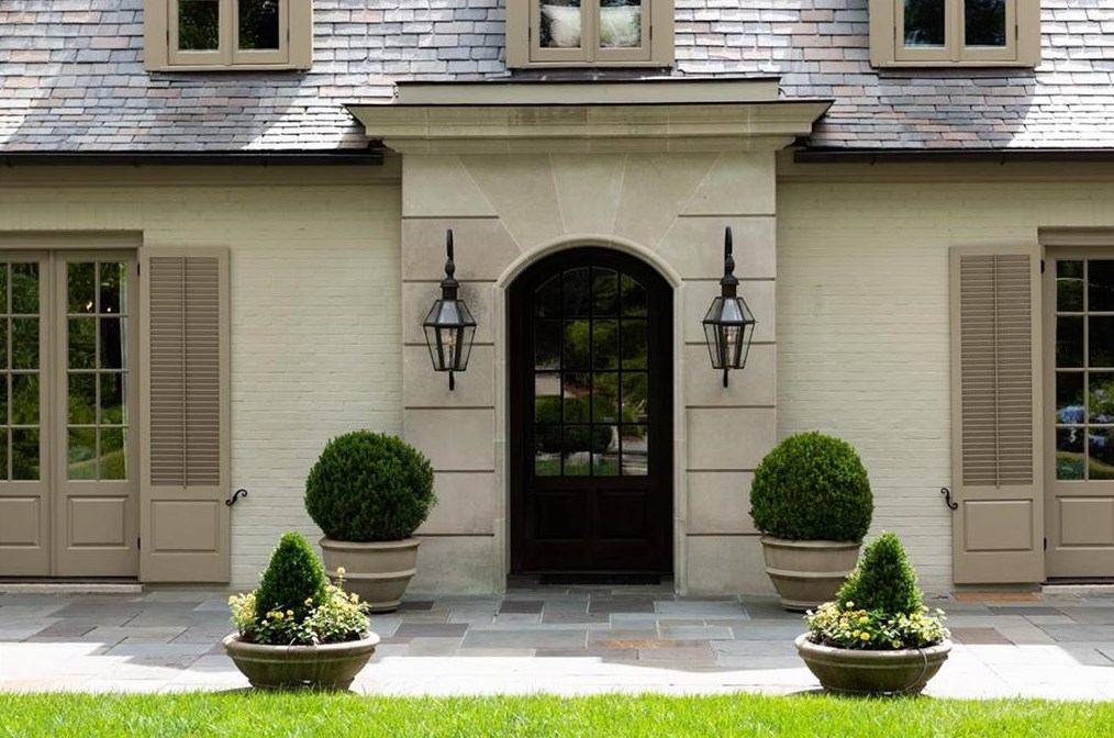 2841 Vernon Rd, Atlanta GA  30305-2934 exterior