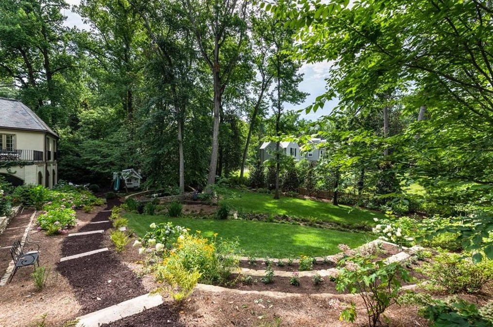 2841 Vernon Rd, Atlanta GA  30305-2934 exterior