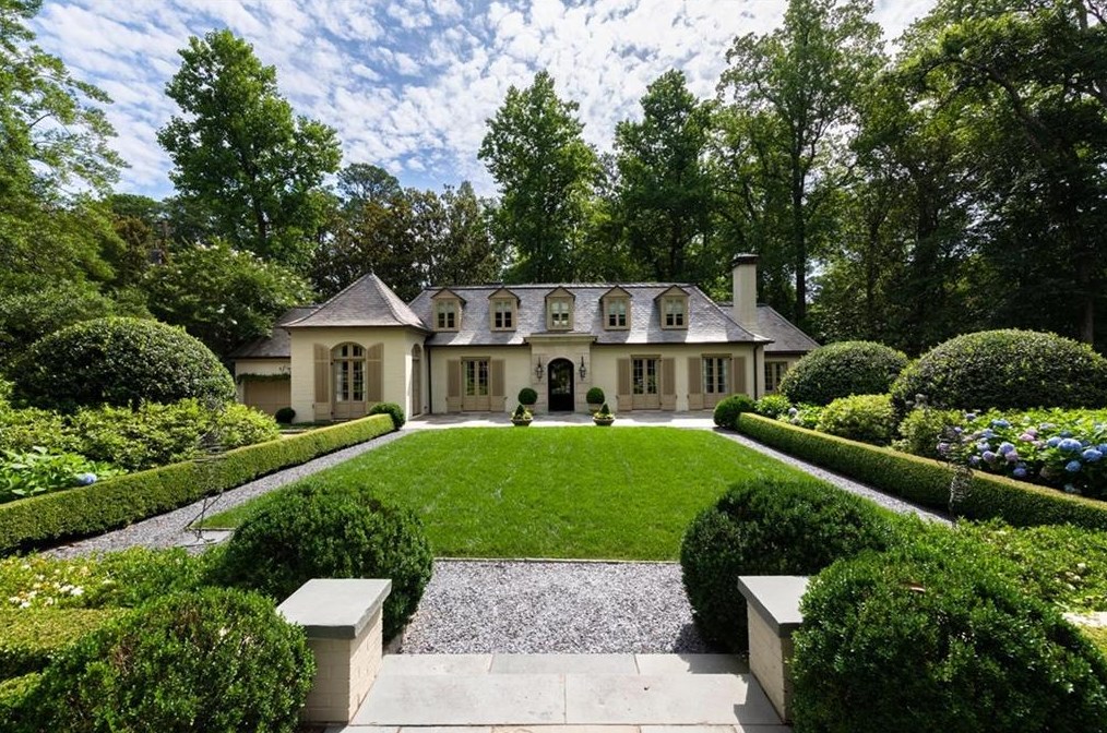 2841 Vernon Rd, Atlanta GA  30305-2934 exterior