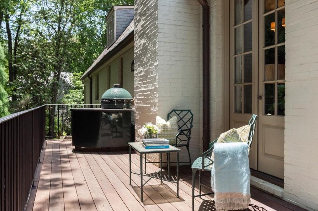 2841 Vernon Rd, Atlanta GA  30305-2934 exterior