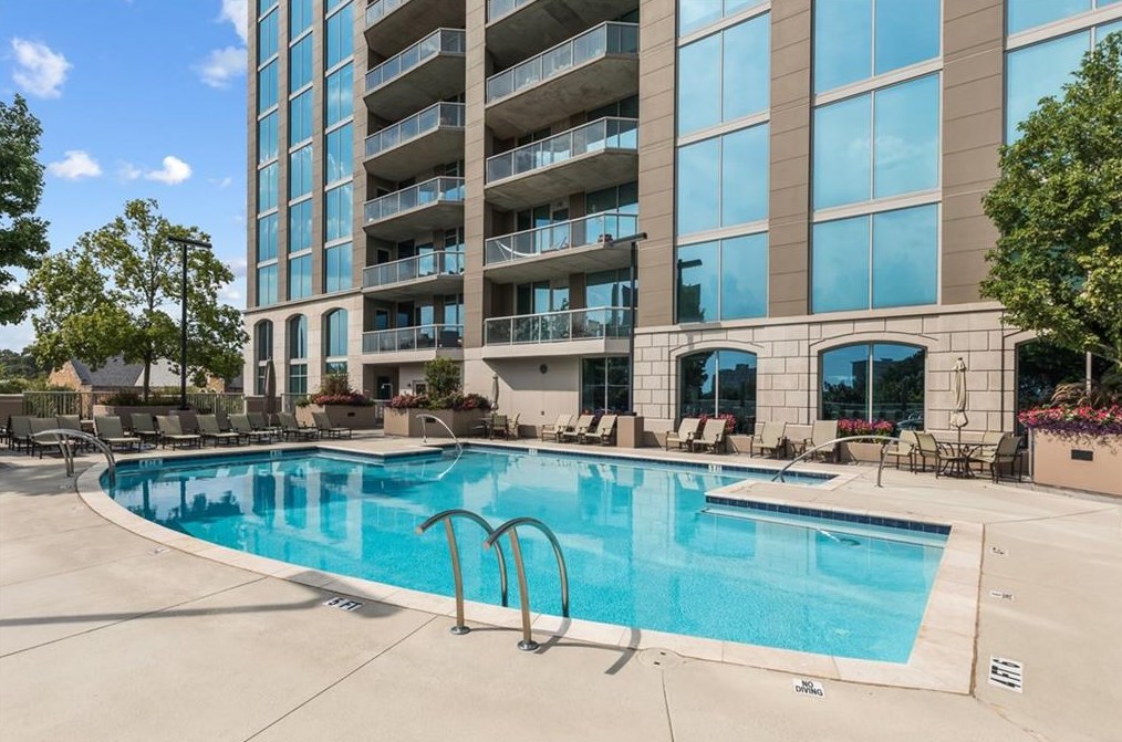 2795 Peachtree Rd, Atlanta GA  30305-3671 exterior
