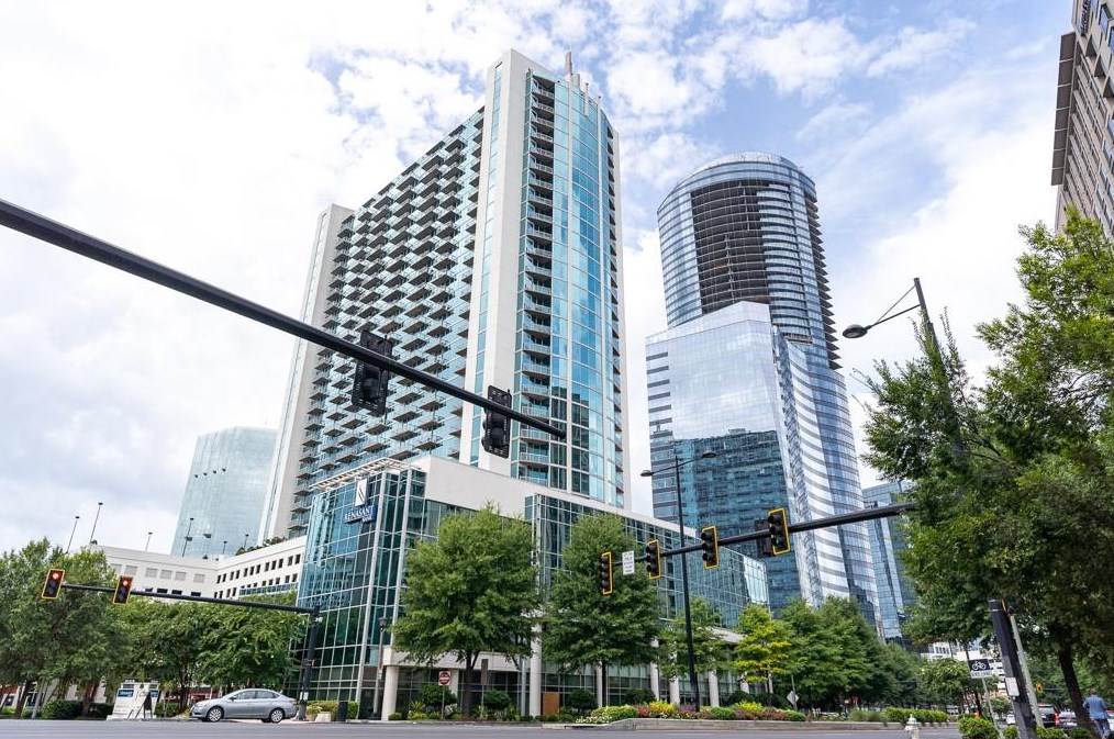 3324 Peachtree Rd, Atlanta GA  30326-1001 exterior