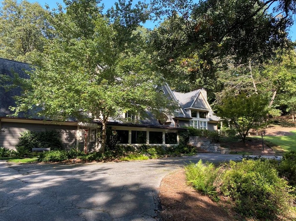 3044 Plymstock Ln, Atlanta, GA 30327-2006