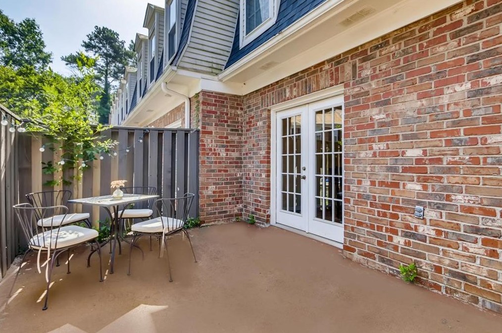 2 Queen Anne Pl, Atlanta GA exterior